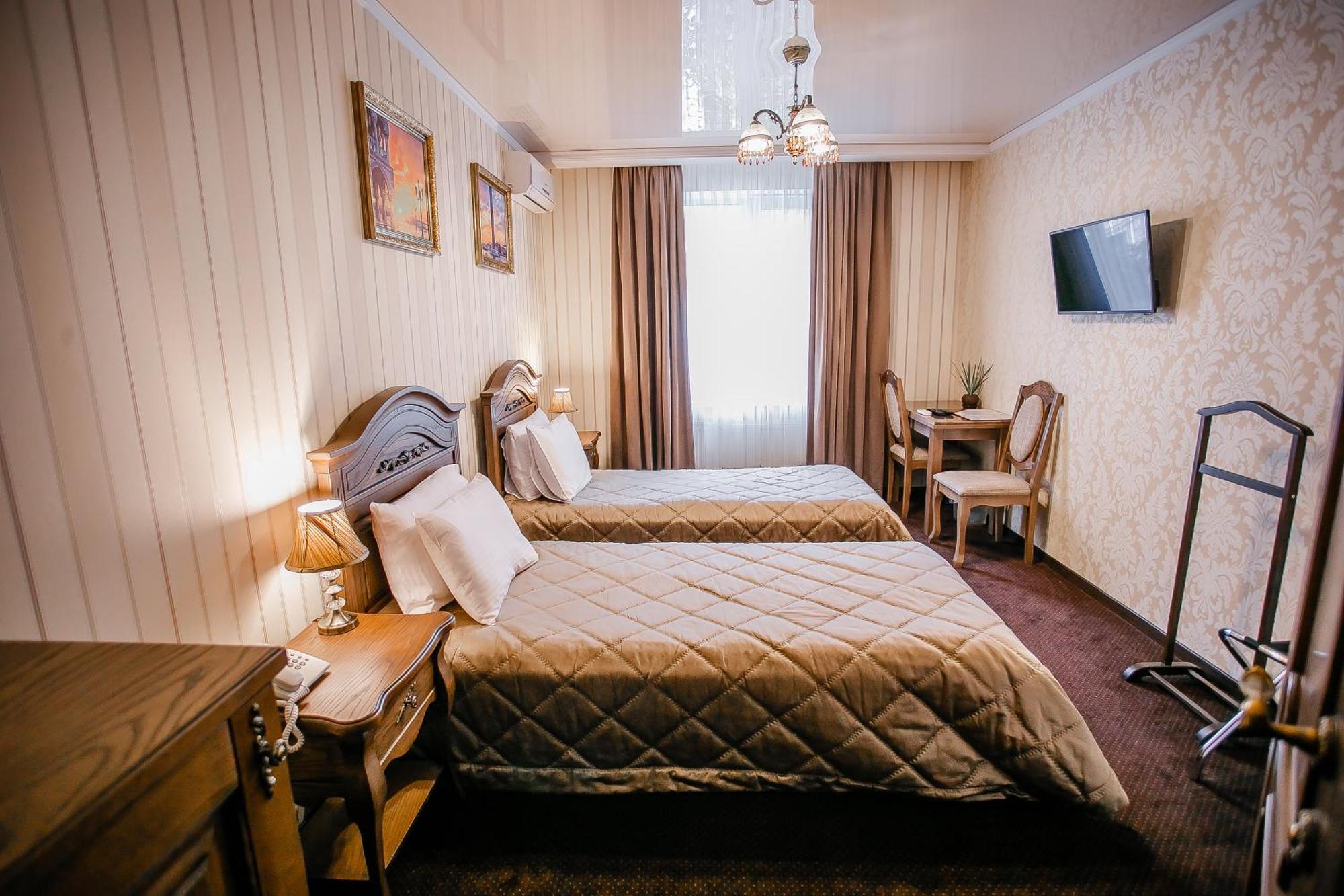 Aristokrat Hotel Vinnytsia Ngoại thất bức ảnh