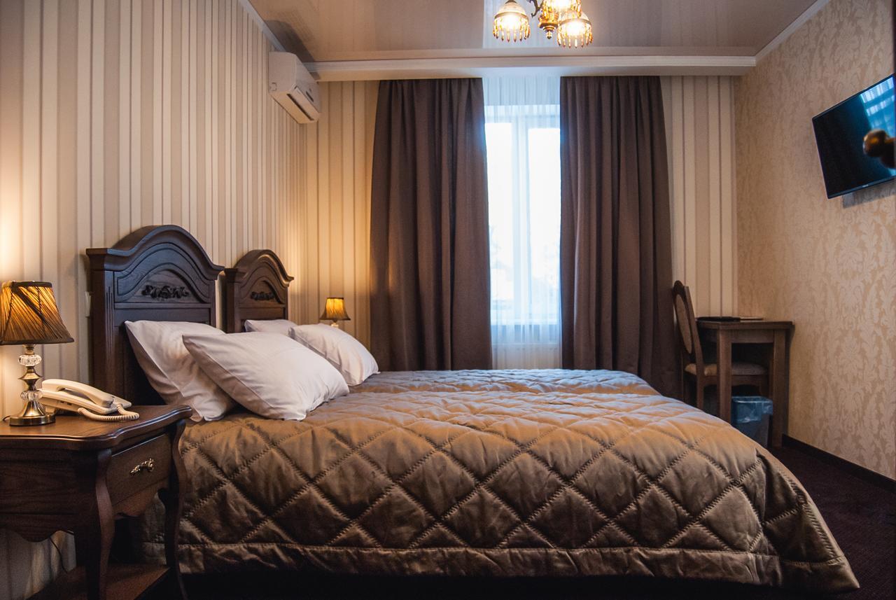 Aristokrat Hotel Vinnytsia Ngoại thất bức ảnh