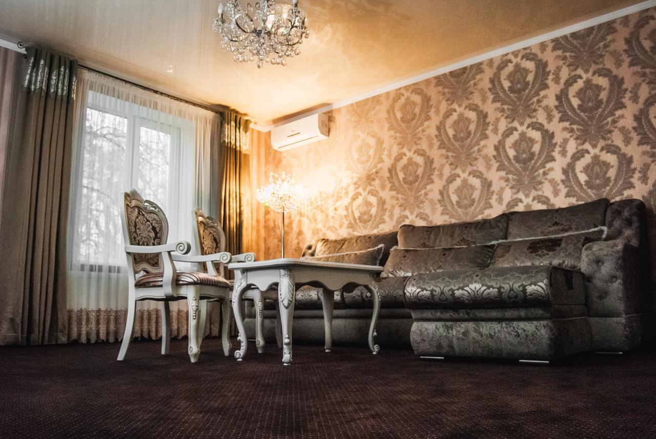 Aristokrat Hotel Vinnytsia Ngoại thất bức ảnh