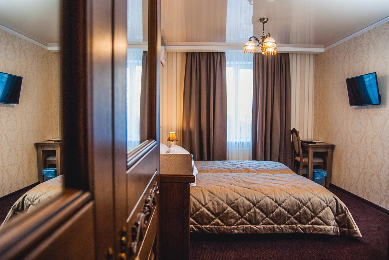 Aristokrat Hotel Vinnytsia Ngoại thất bức ảnh