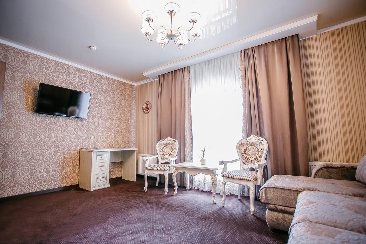 Aristokrat Hotel Vinnytsia Ngoại thất bức ảnh