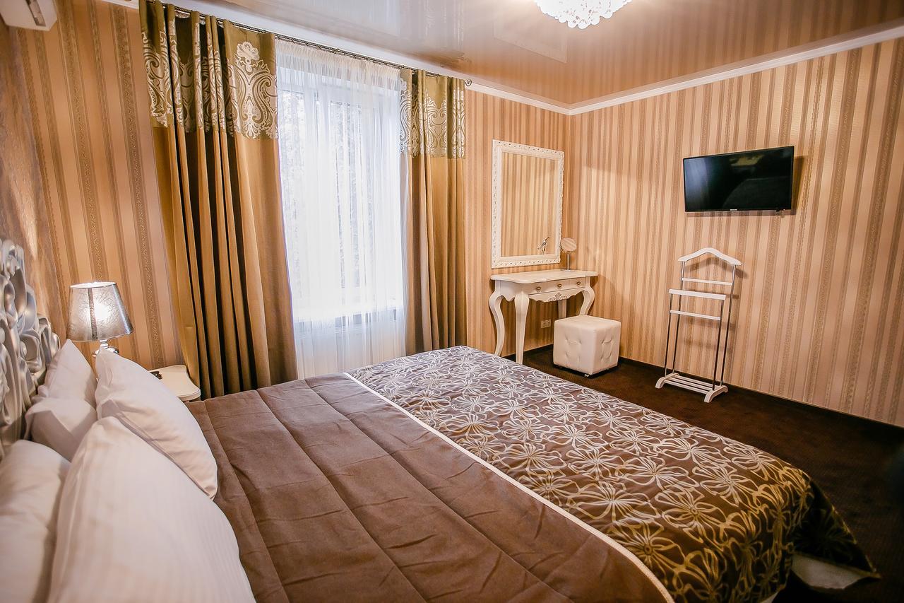 Aristokrat Hotel Vinnytsia Ngoại thất bức ảnh