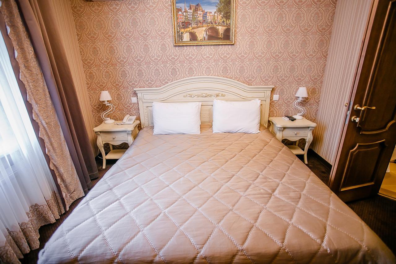 Aristokrat Hotel Vinnytsia Ngoại thất bức ảnh