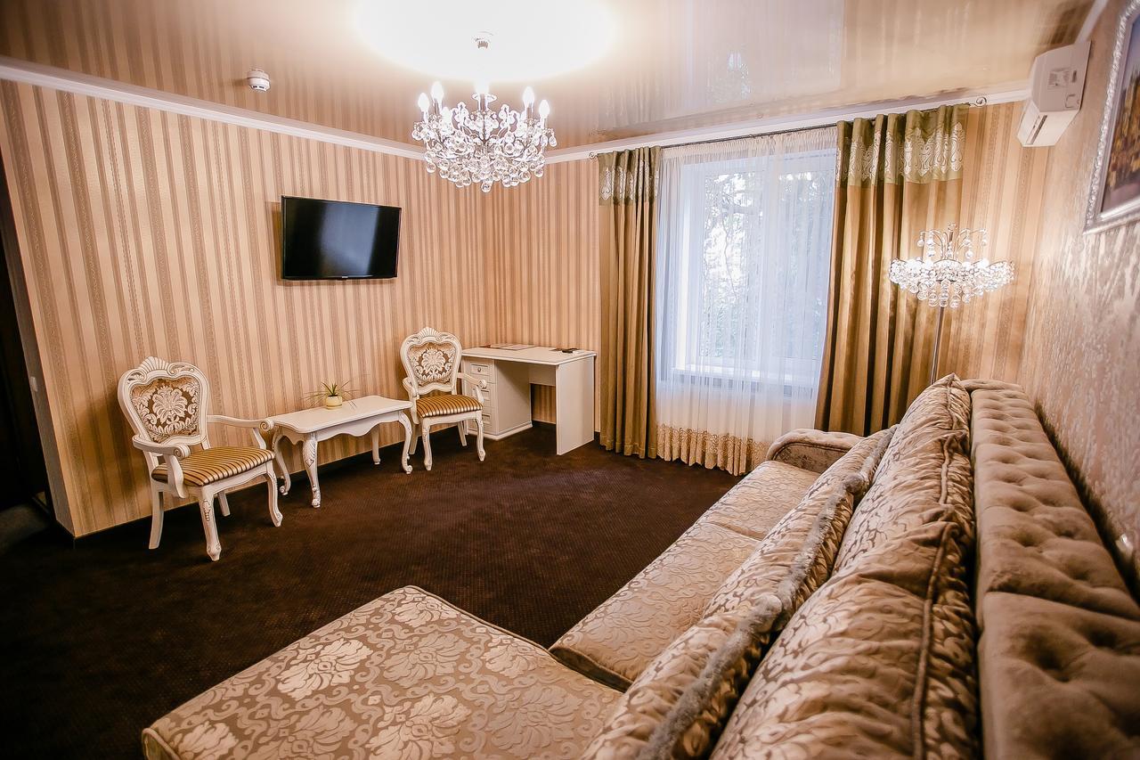 Aristokrat Hotel Vinnytsia Ngoại thất bức ảnh