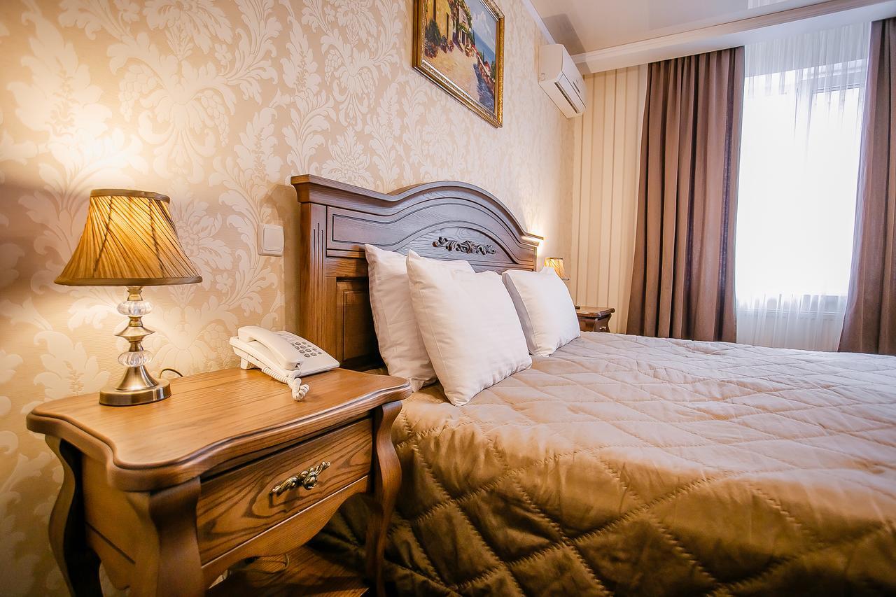 Aristokrat Hotel Vinnytsia Ngoại thất bức ảnh