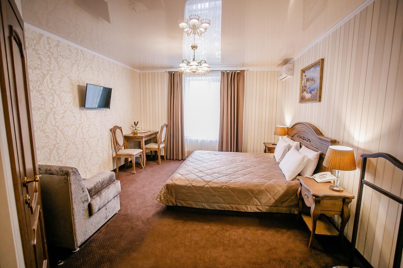 Aristokrat Hotel Vinnytsia Ngoại thất bức ảnh